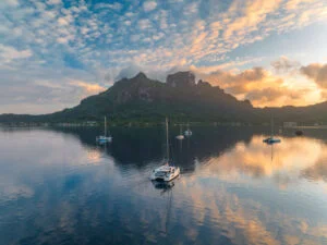 Bora Bora Sunrise - MD Sail Services - Croisières privée à la voile aux îles sous le vent Md Sail Services - Croisières Privée à La Voile Aux îles Sous Le Vent